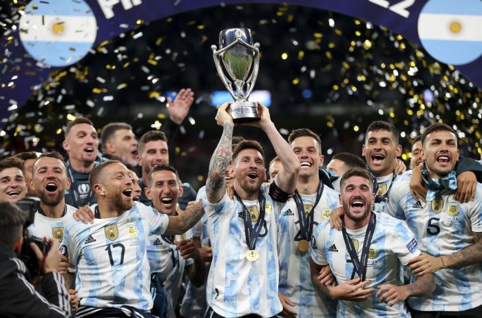 SELECCIÓN ARGENTINA CAMPEÓN DEL MUNDO, Y EL CULTO DE LA SENCILLEZ.