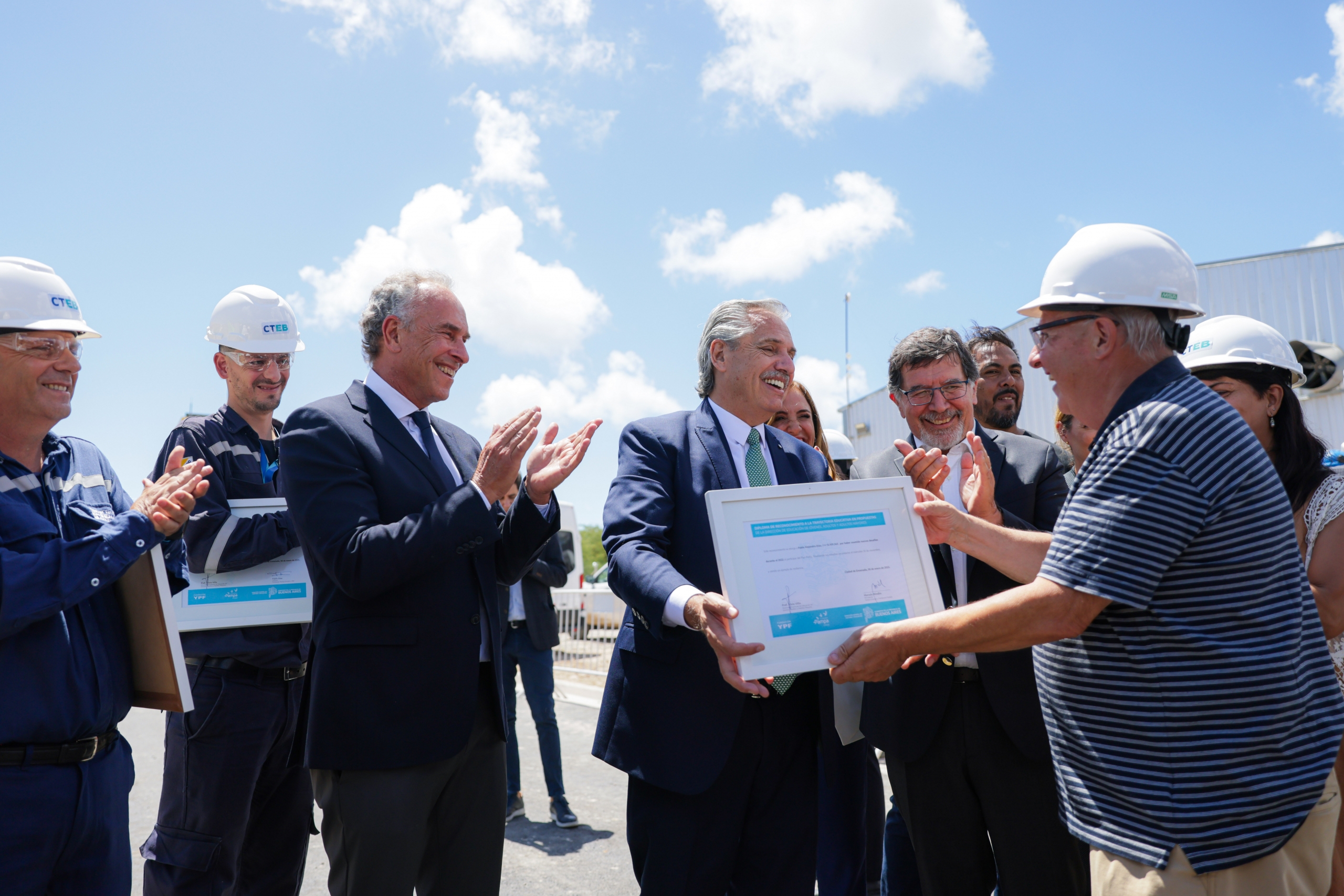 YPF y Pampa Energia amplían 50% la capacidad electrica.