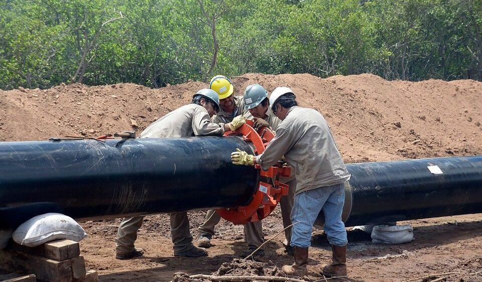 YPF Inicia Construcción del Oleoducto Vaca Muerta Sur para Impulsar Producción de Petróleo