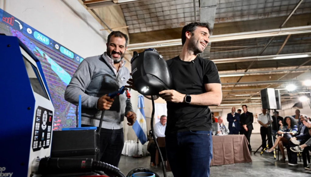 "Ignacio Torres presenta el Plan de Capacitación para la industria metalmecánica en el Parque Industrial de Trelew."