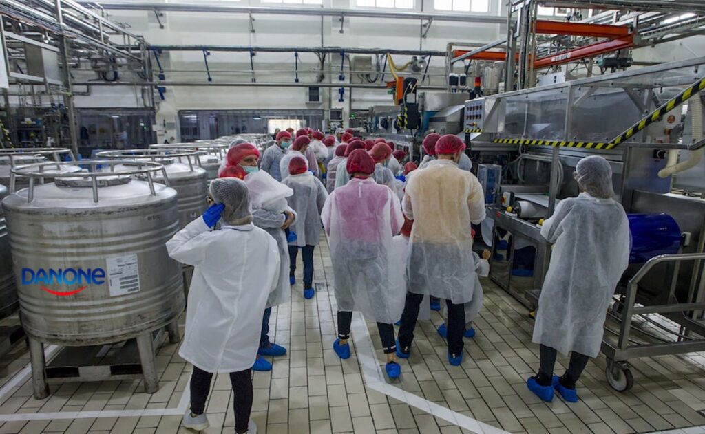 Danone Argentina se compromete a utilizar energía renovable y abastecer el 90% de su operación con energía solar.