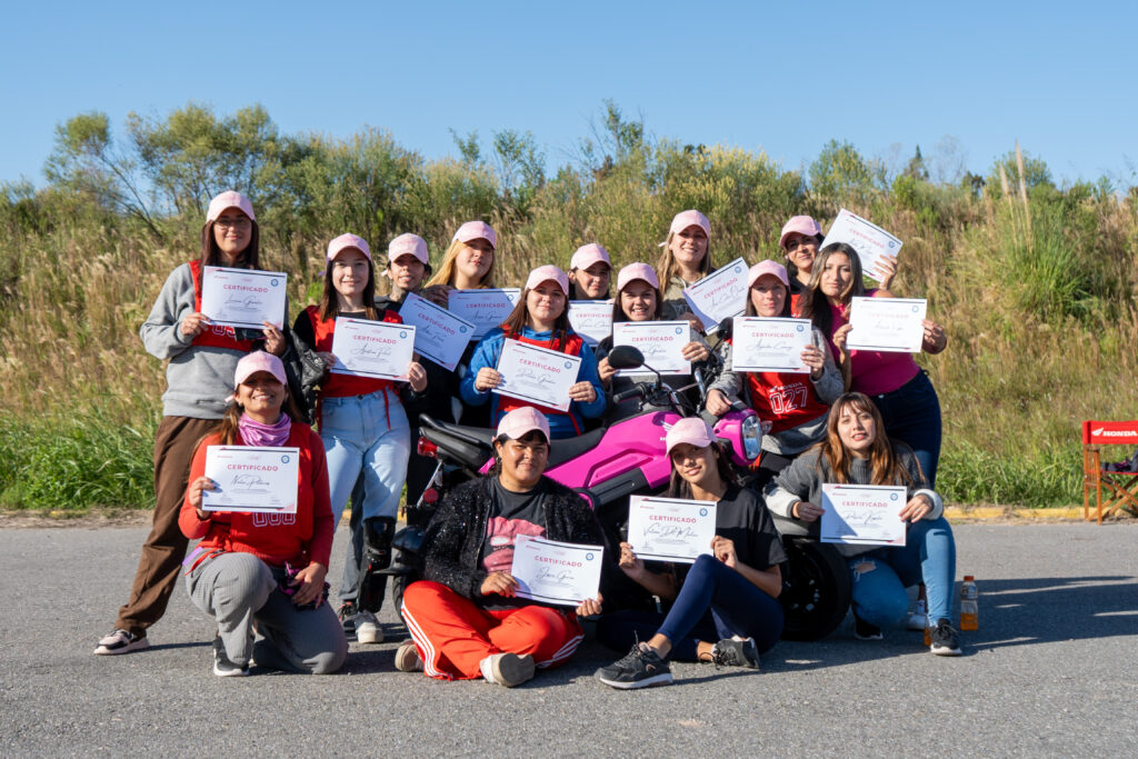 Honda - Alas en Movimiento - mujeres aprenden a conducir motos de forma segura.