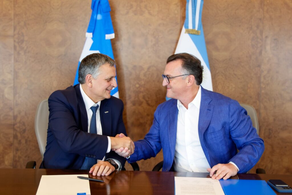 YPF y Globant firman alianza para aplicar inteligencia artificial desarrollada en Argentina