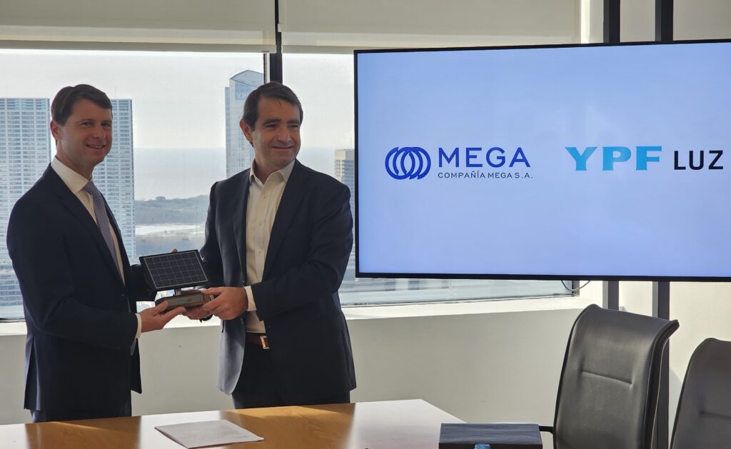 Compañía Mega y YPF Luz sellan acuerdo para operar al 100% con energía renovable.