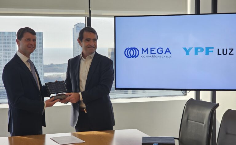 Compañía Mega y YPF Luz sellan acuerdo para operar al 100% con energía renovable.