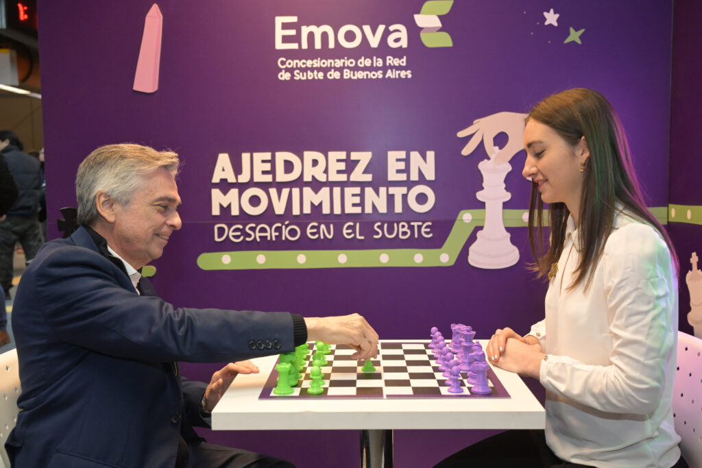 Joaquín Acuña, Ceo de Emova da la apertura 