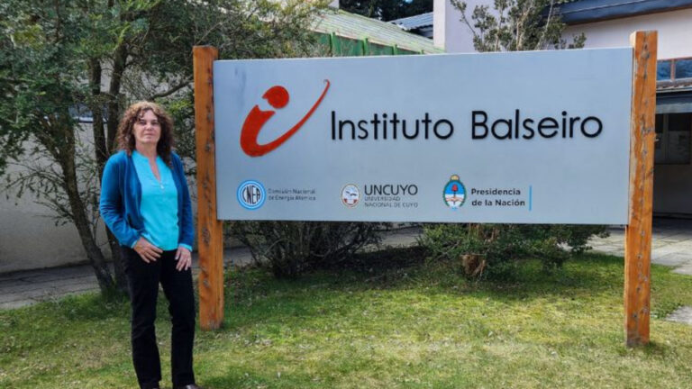 Graciela Bertolino, primera mujer en dirigir el Instituto Balseiro en 70 años -->