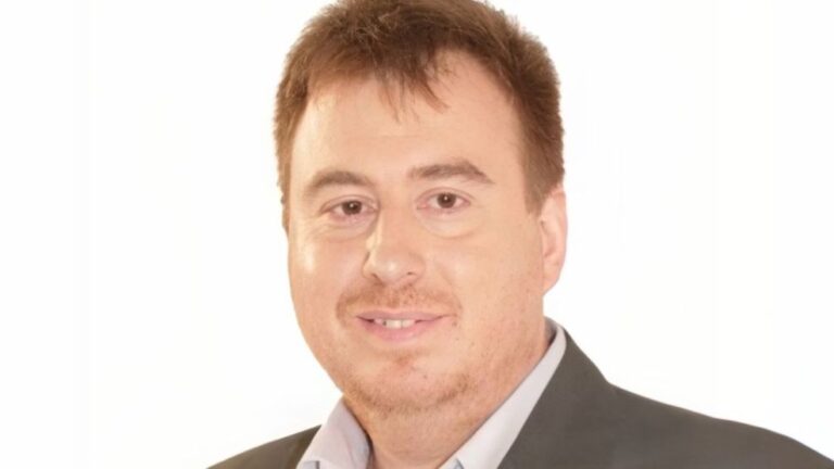 Paulo Morales, presidente de TEActiva, presentó el primer palco sensorial móvil del mundo para personas con autismo.