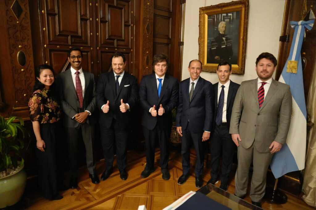 Javier Milei durante el anuncio de Stargate Argentina, la inversión más grande en IA del país.