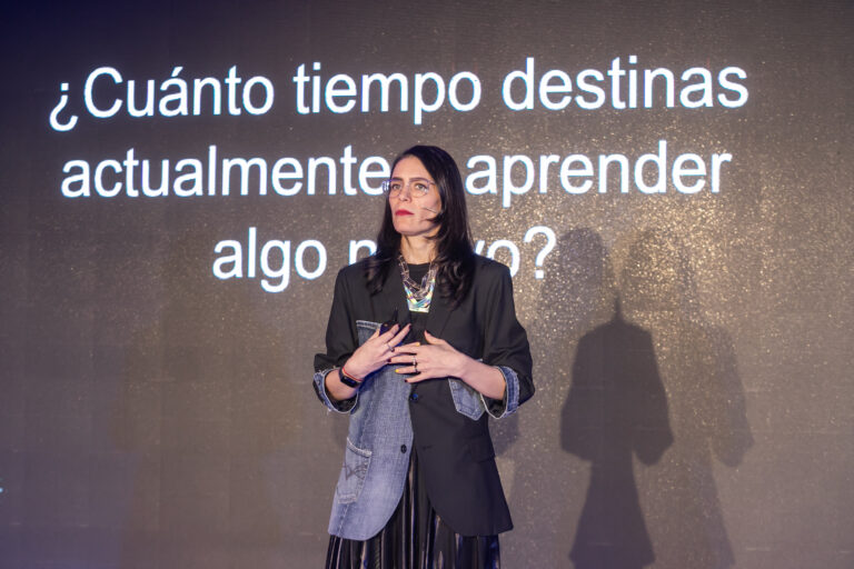 Melina Masnatta en la presentación de Academia Digitalers por Telecom Argentina