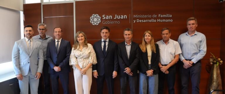 Firma-del-Proyecto-Integrado-de-Salud-Mental-para-Calingasta-1-1.jpeg