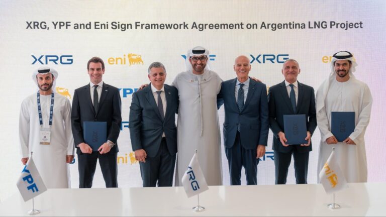 YPF y la italiana Eni firmaron un acuerdo marco con ADNOC, a través de su brazo inversor internacional XRG.