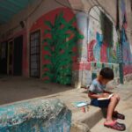 Venezuela, el país “rico” que educa bajo un árbol