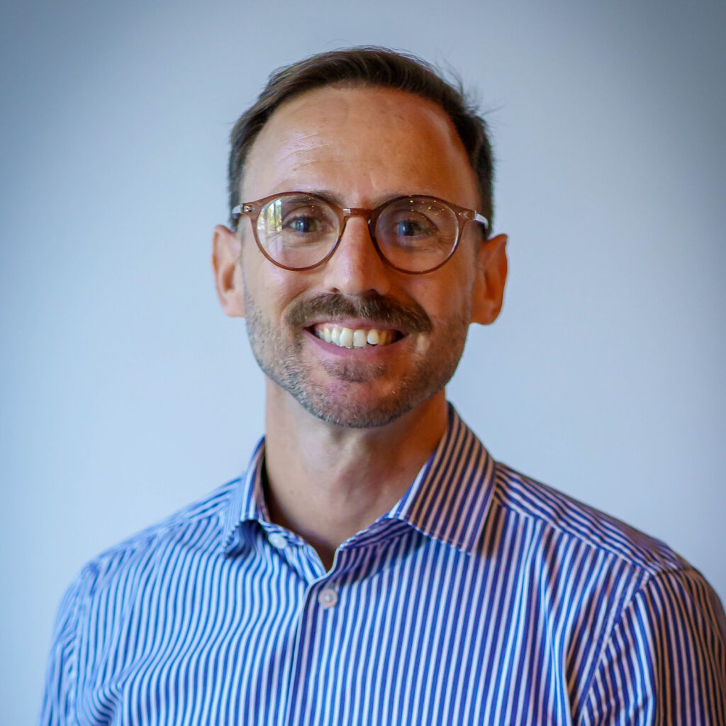 Nicolás Henrichsen, director comunicación AmCham durante una entrevista sobre Argentina Week e inversiones