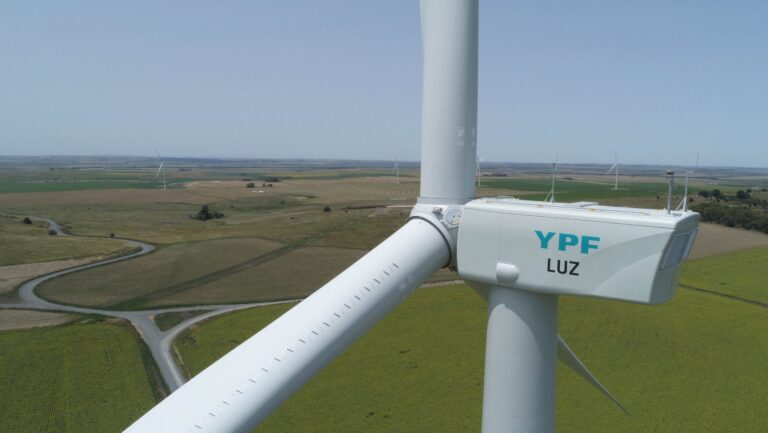 YPF Luz mueve el tablero energético con renovables