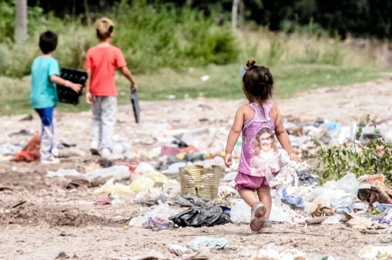 infancia argentina desigualdad pobreza niños uca informe