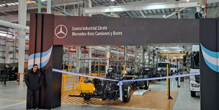 Mercedes Benz inauguró su planta en Zárate. Adorni y Karina Milei estuvieron presentes