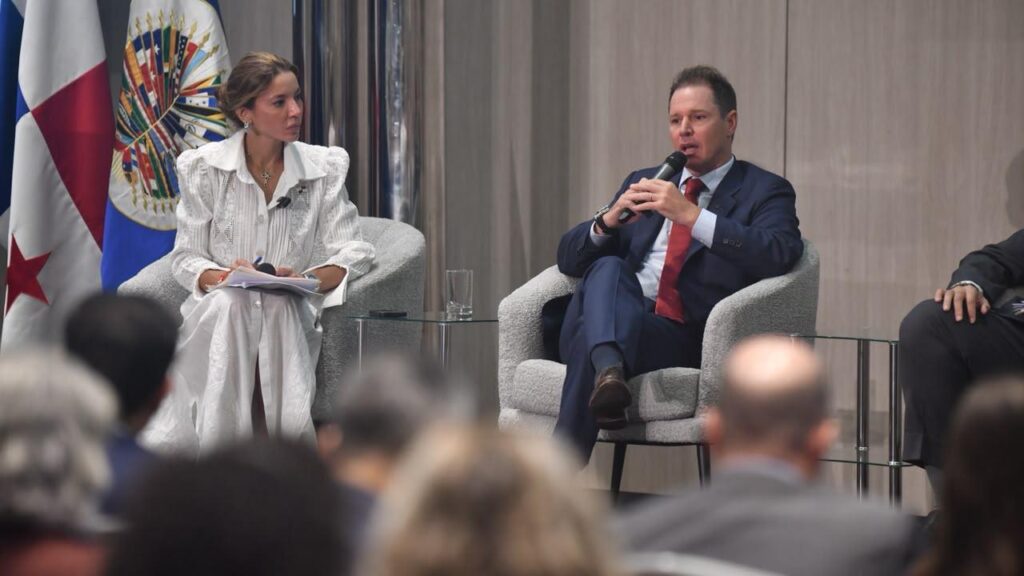 Jorge Brito, presidente de Genneia, en el panel Energía y Recursos Críticos de la 56° Asamblea General de la OEA, Panamá, junio 2026