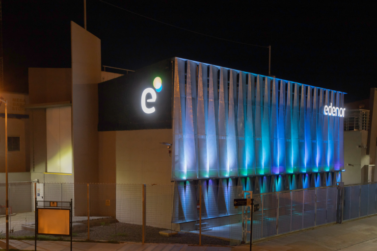 Edenor - Subestación Martínez iluminada de noche, San Isidro 2026