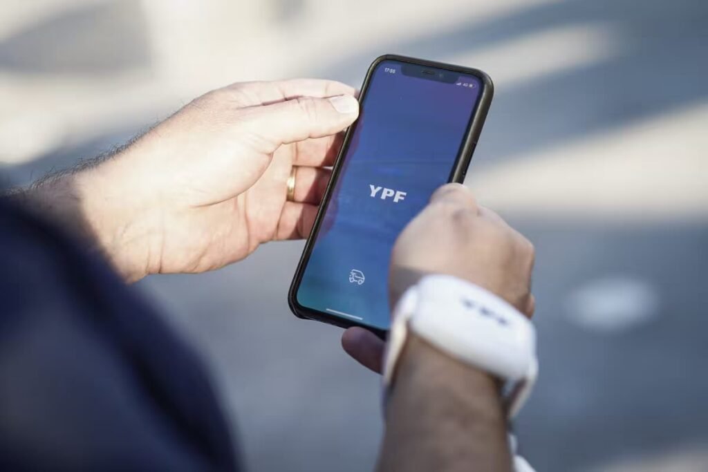 YPF y Santander suman inversión y compra de acciones desde App YPF YPF y Santander suman inversión y compra de acciones desde App YPF
