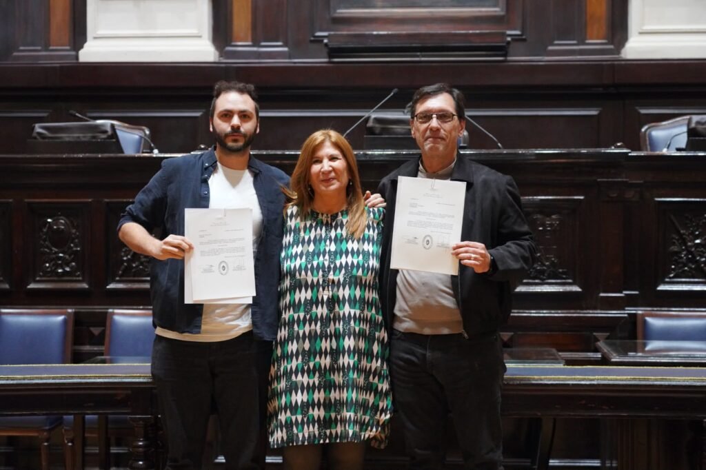 Reconocimiento legislativo a Huella Creativa de Camuzzi