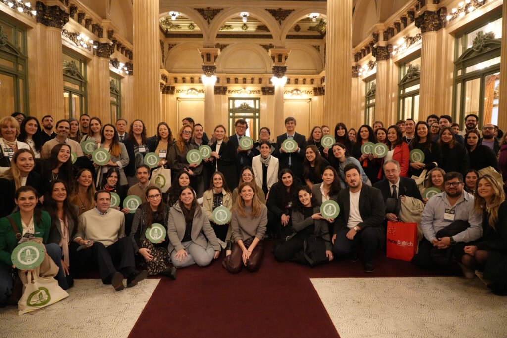 Representantes de organizaciones distinguidas con el Sello Verde durante la ceremonia de reconocimiento.