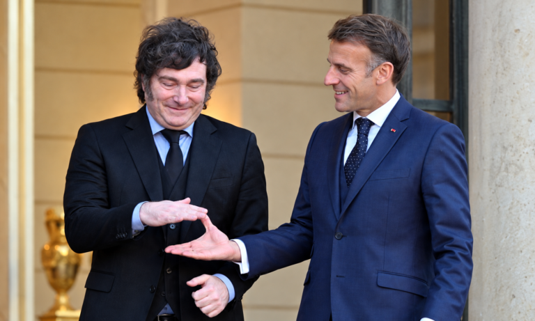 Javier Milei y Emmanuel Macron durante la Argentina Week en París, donde se anunciaron inversiones por USD 27.000 millones.