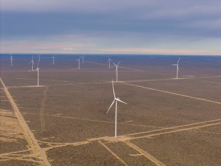 : Parque Eólico Aluar en Puerto Madryn, Chubut, con 119 aerogeneradores y 582 MW de potencia instalada.